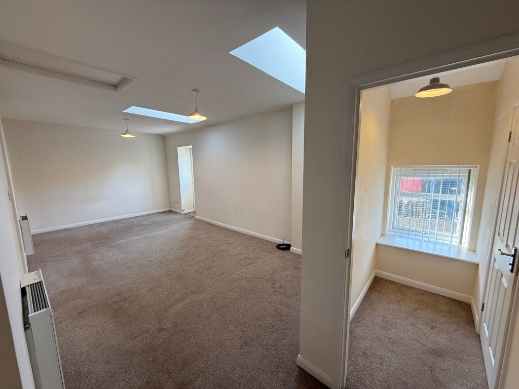 Lot: 194 - VACANT FREEHOLD TOWNHOUSE WITH PARKING - Alternative view of living space and storage area